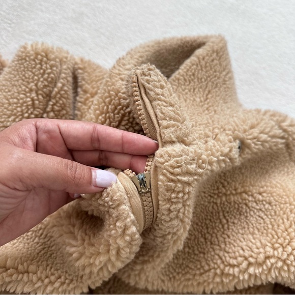 Alo Yoga Foxy Sherpa Jacket in Camel Size Small - Picture 8 of 12